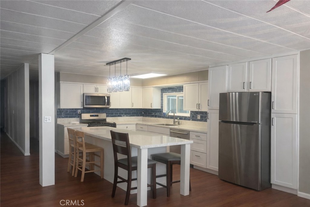 175 N Manzanita Court Property Photo 2