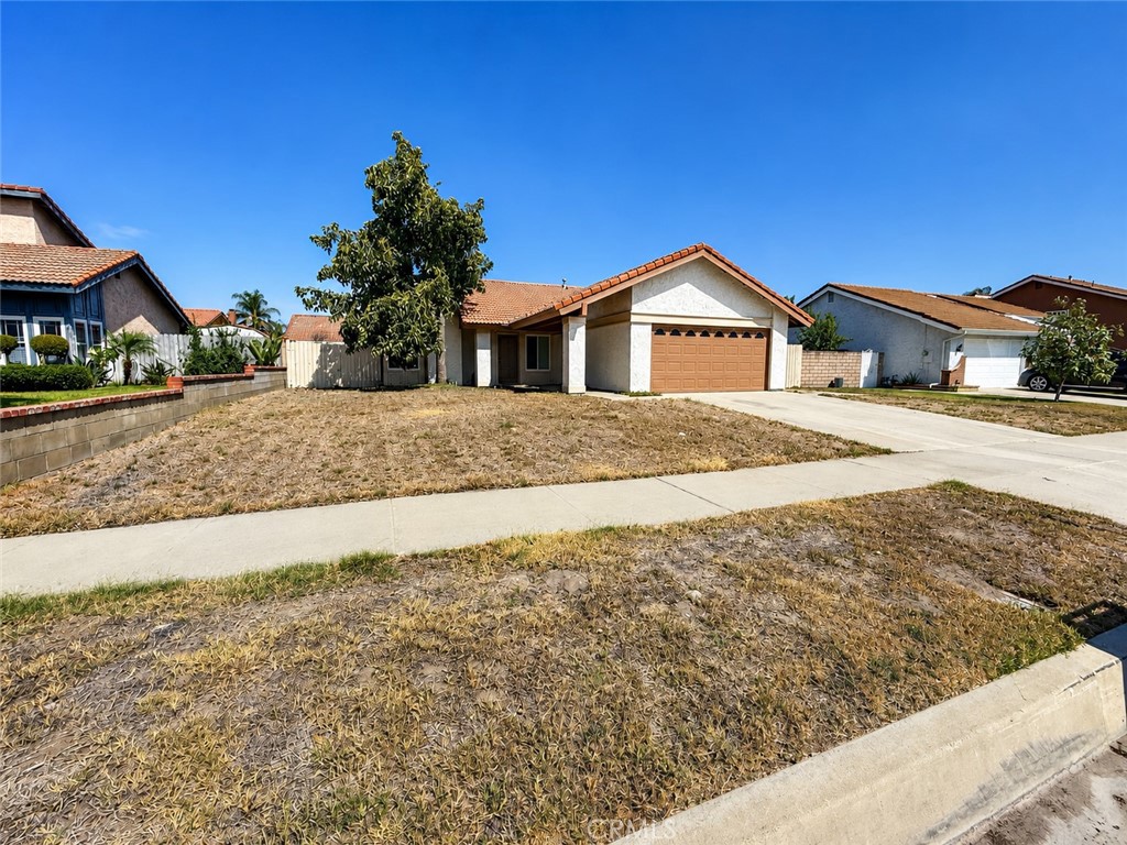 2703 S Fern Property Photo 1