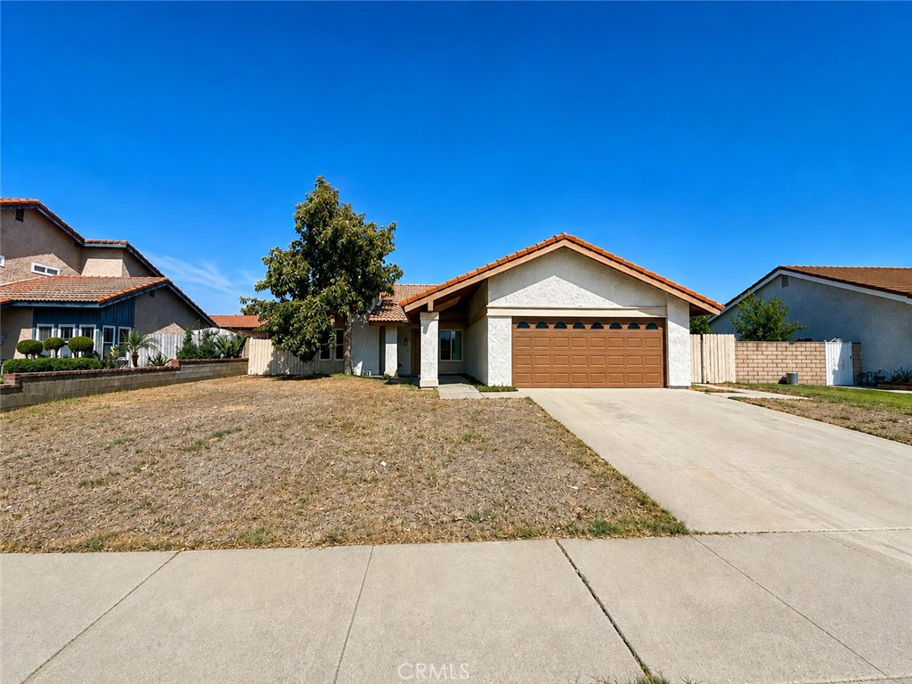 2703 S Fern Property Photo 4