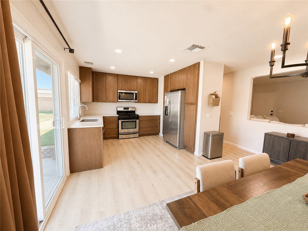 2703 S Fern Property Photo 6
