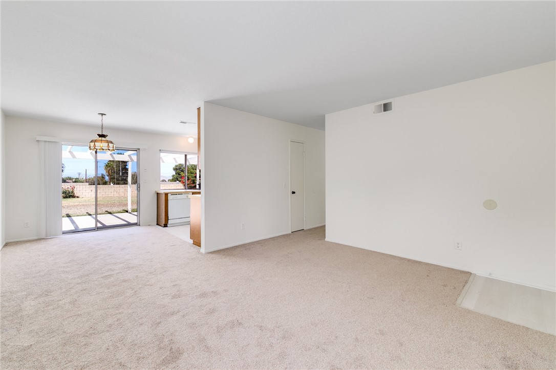 12662 Thomas Court Property Photo 5