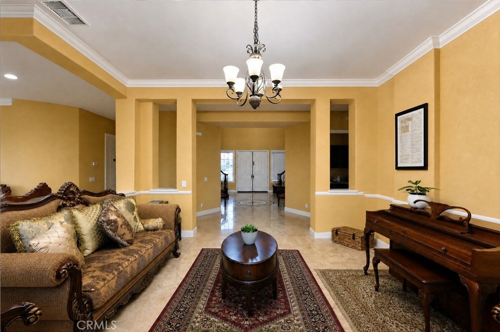 1115 Maravilla Property Photo 5