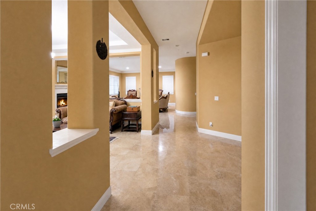 1115 Maravilla Property Photo 6