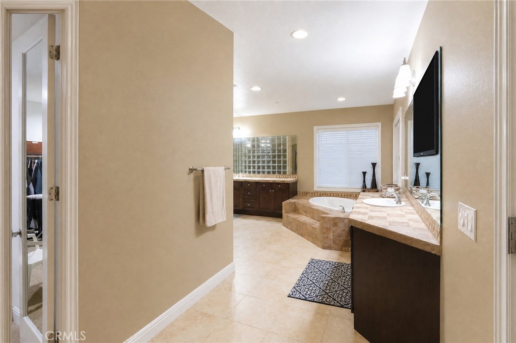 1115 Maravilla Property Photo 26