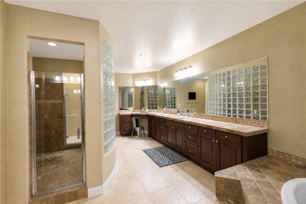 1115 Maravilla Property Photo 27