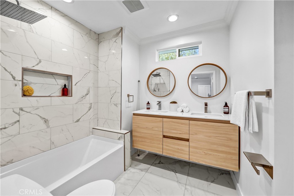 725 N Doheny Property Photo 13