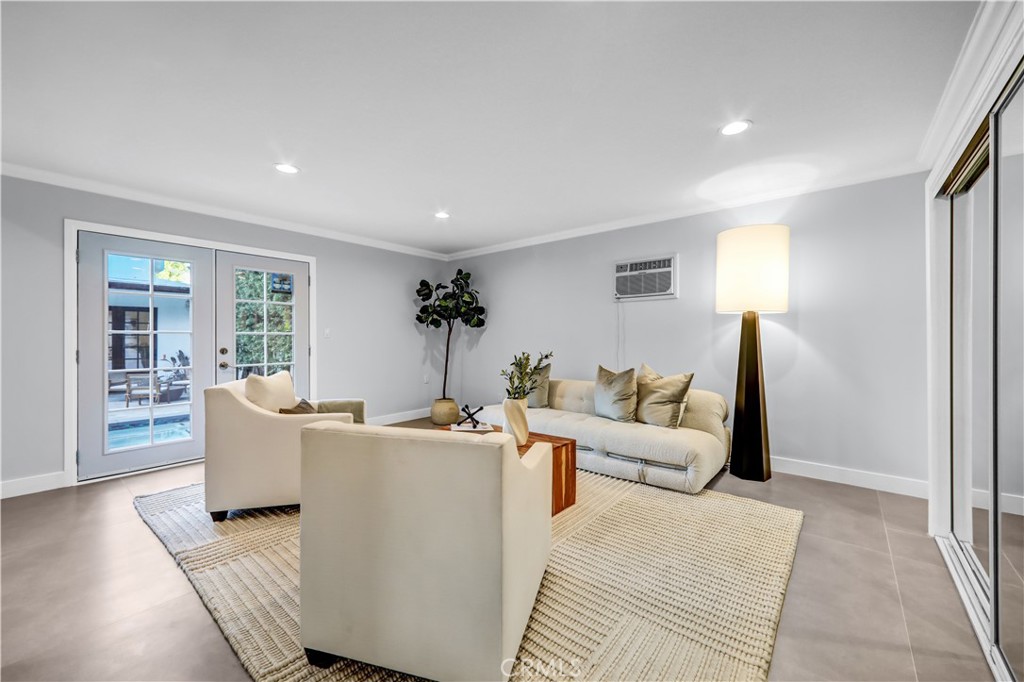 725 N Doheny Property Photo 16