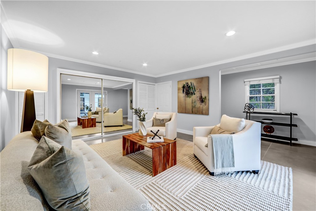 725 N Doheny Property Photo 18