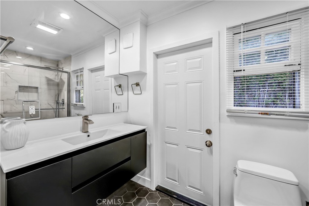 725 N Doheny Property Photo 19