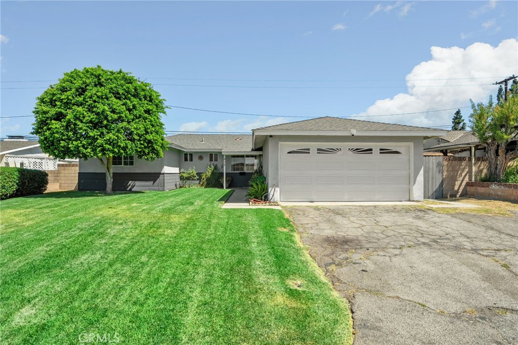 435 E Nubia Property Photo 2
