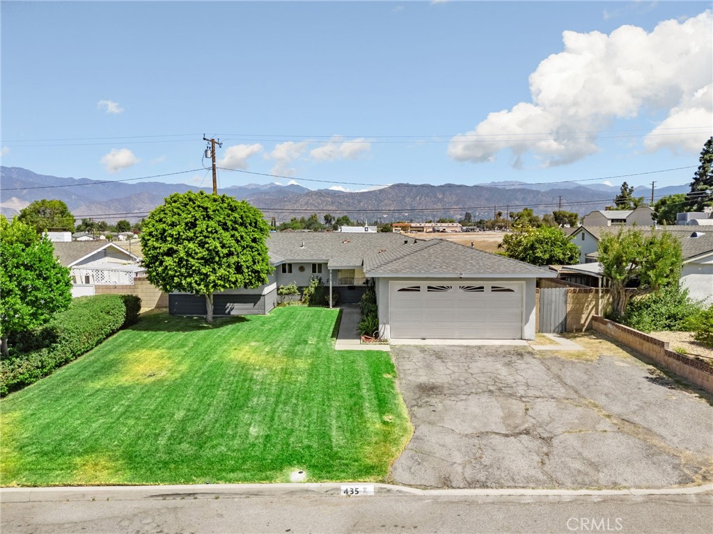 435 E Nubia Property Photo 3