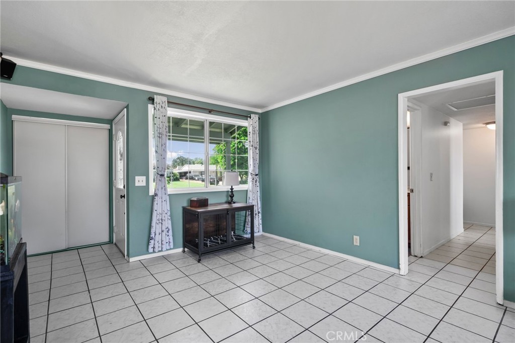 435 E Nubia Property Photo 4