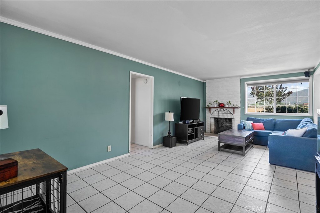 435 E Nubia Property Photo 5