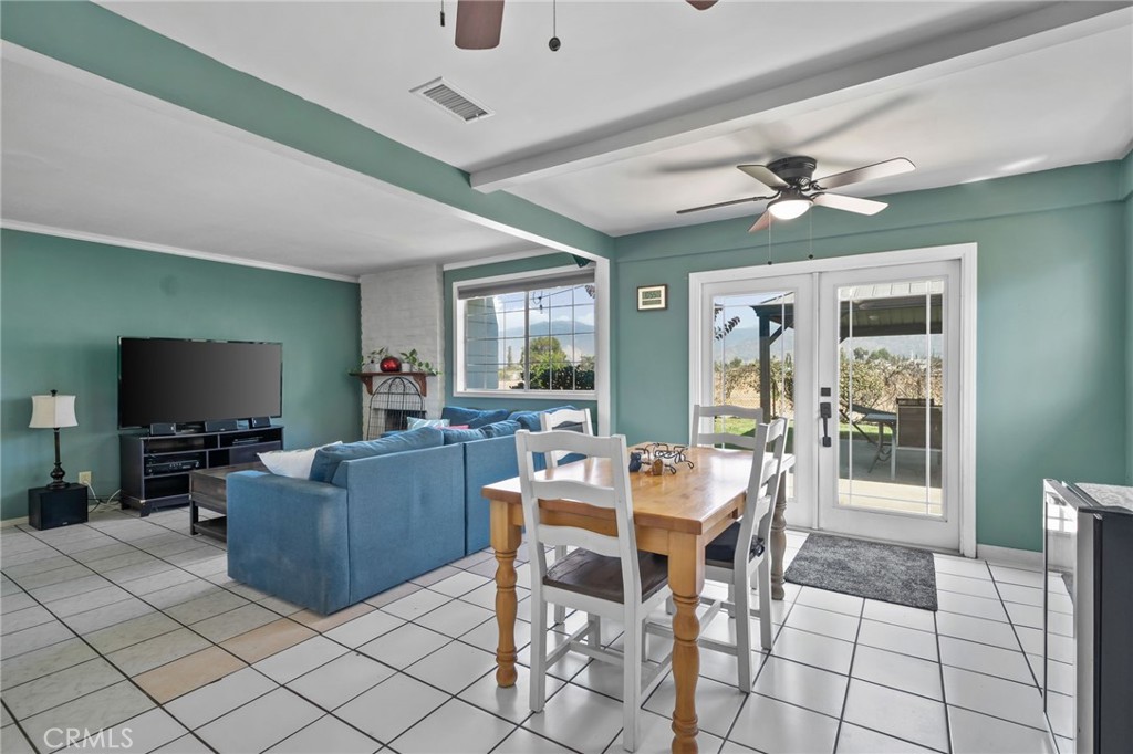 435 E Nubia Property Photo 8