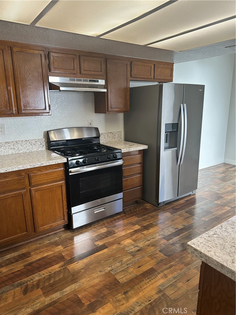 172 W Walnut D Property Photo 5