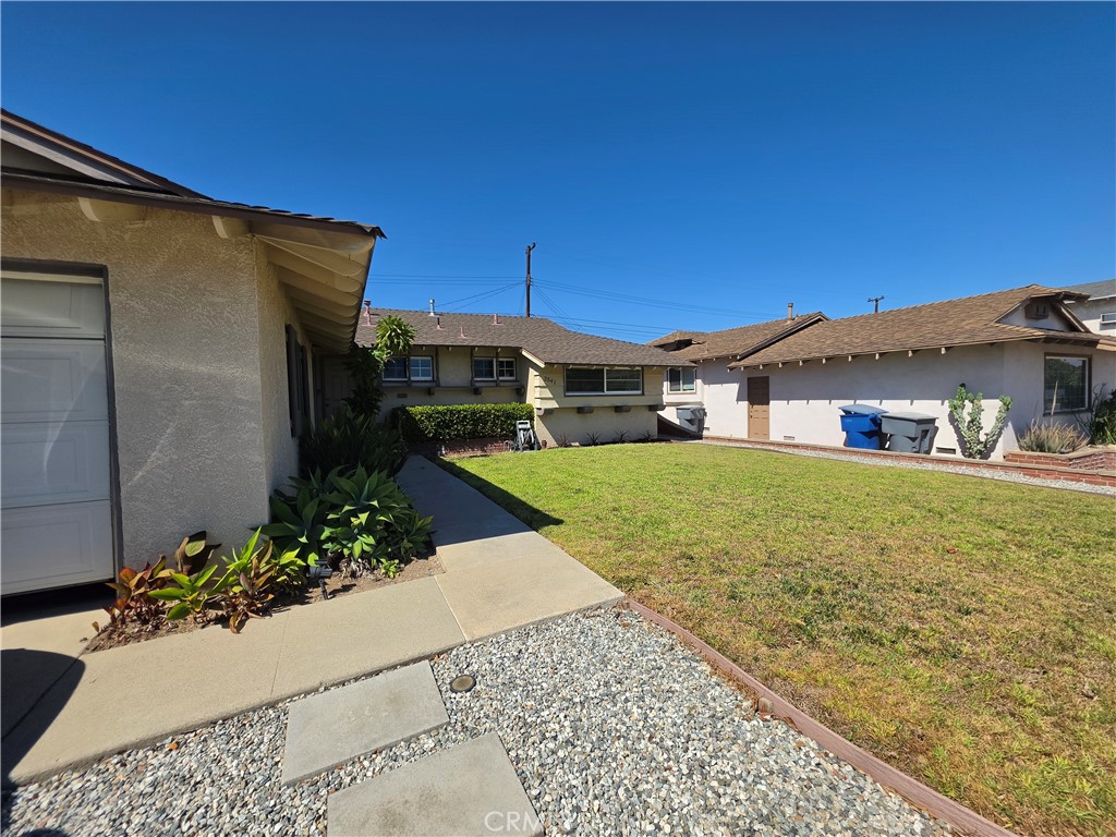 2541 W Lambert Property Photo 4