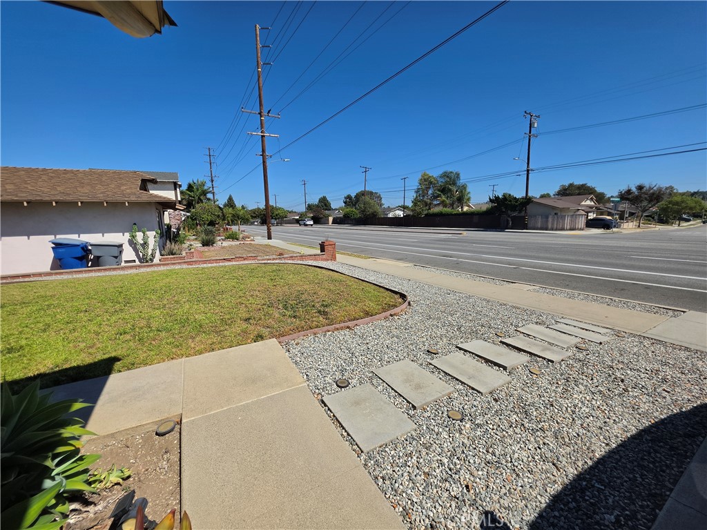 2541 W Lambert Property Photo 5