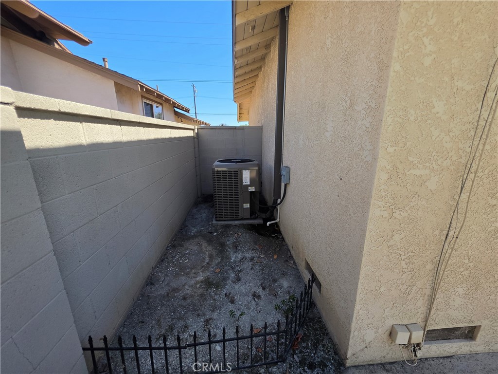 2541 W Lambert Property Photo 31