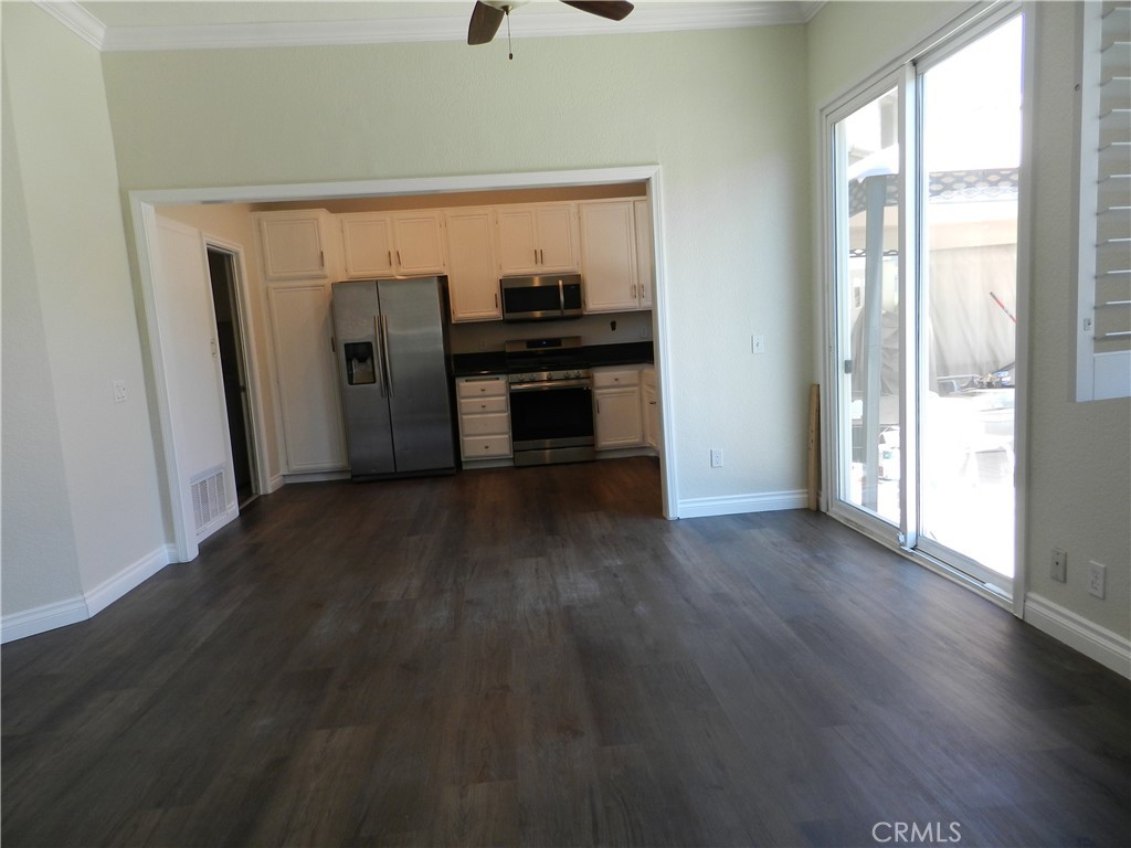 24393 Hillsdale 18 Property Photo 4