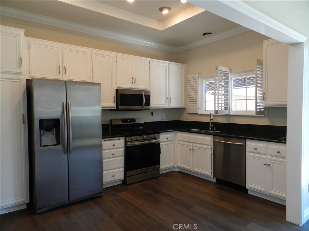 24393 Hillsdale 18 Property Photo 8