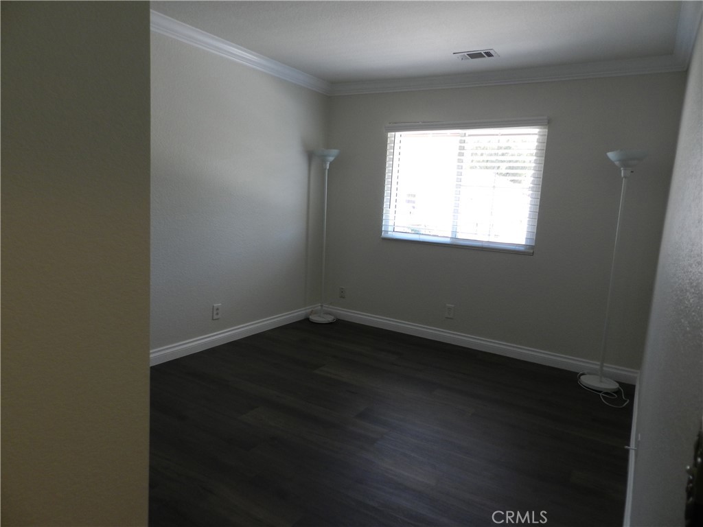 24393 Hillsdale 18 Property Photo 12