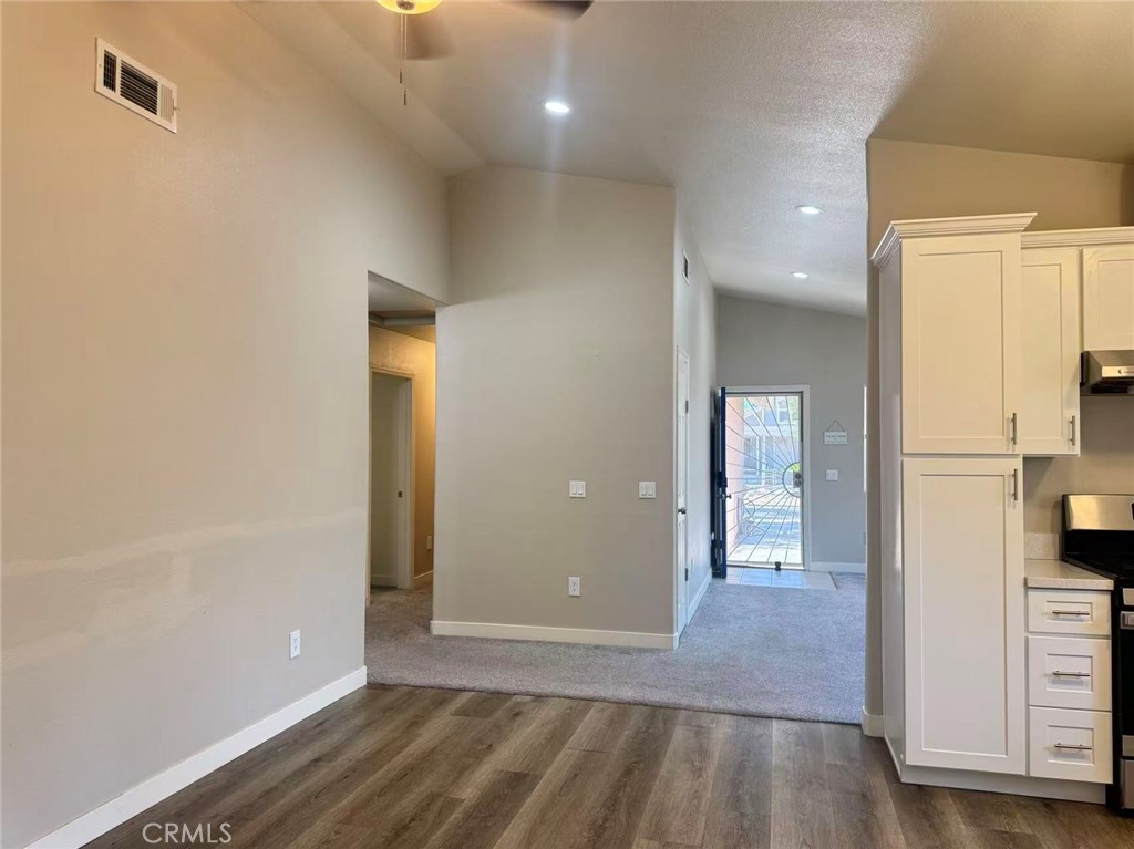 970 N Mayfield Avenue Property Photo 10