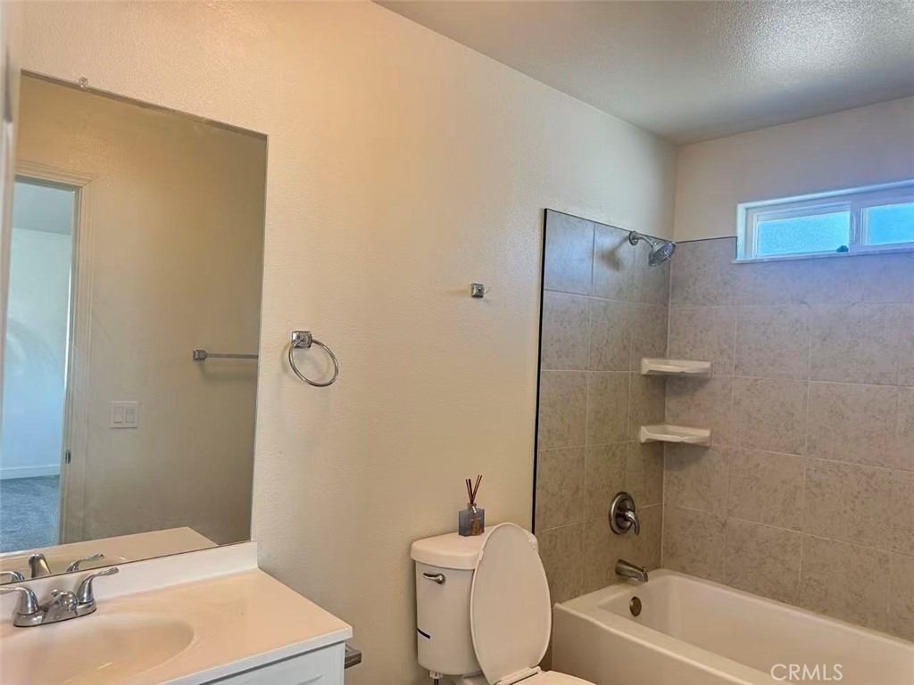 970 N Mayfield Avenue Property Photo 12