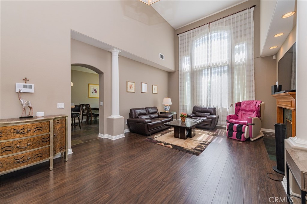 14730 Burgundy Property Photo 4