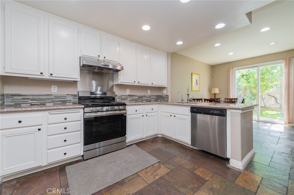 14730 Burgundy Property Photo 9