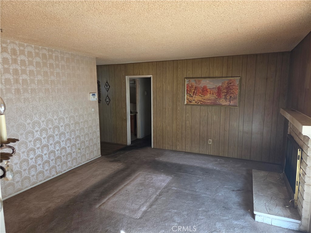 5901 Paramount Drive Property Photo 3