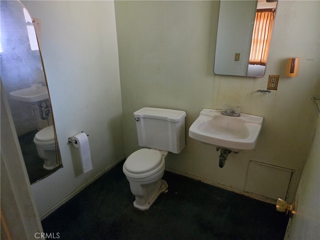 5901 Paramount Drive Property Photo 10