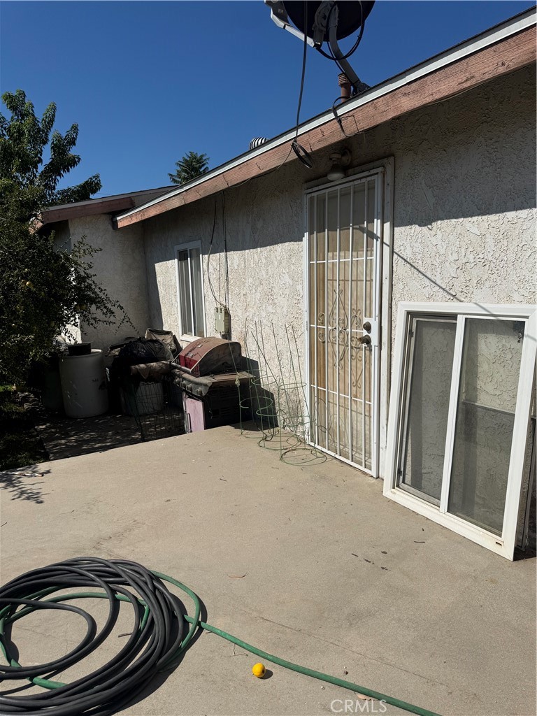 174 E 11th Property Photo 3