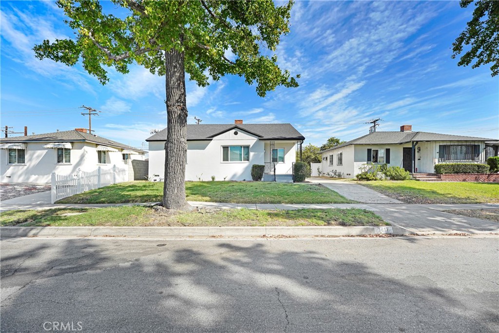 1417 Camelia Property Photo 2