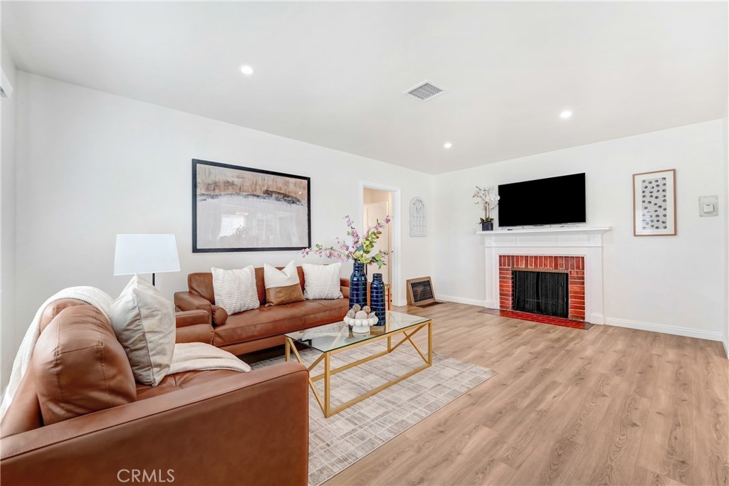 1417 Camelia Property Photo 3