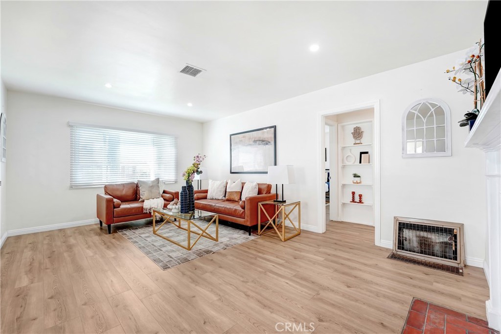 1417 Camelia Property Photo 4