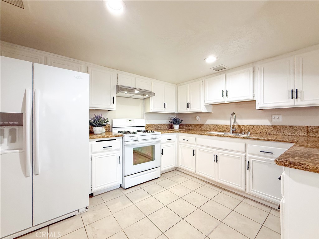 1034 E Romney Drive Property Photo 4