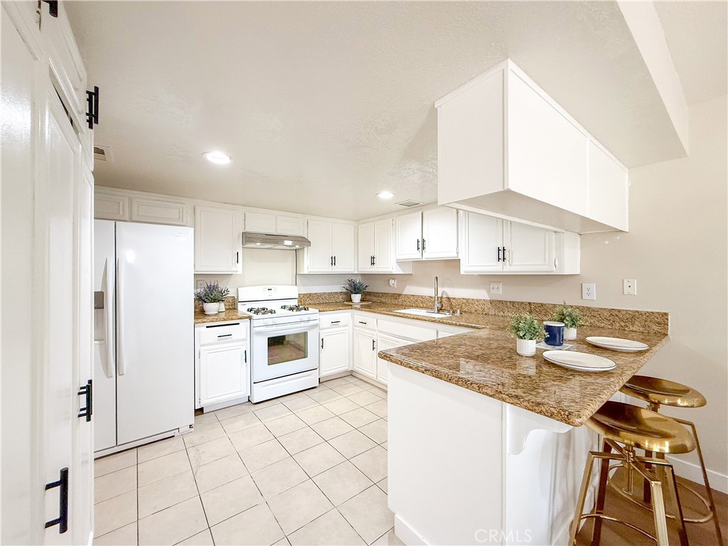 1034 E Romney Drive Property Photo 6