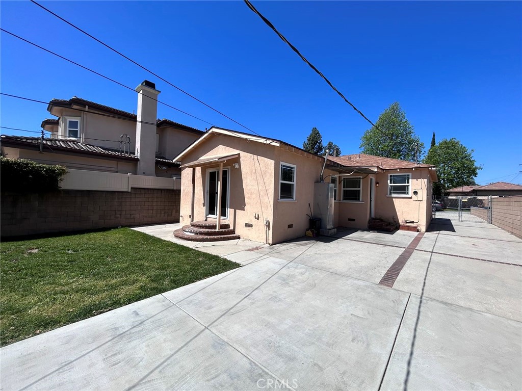 5452 Loma Ave A Property Photo 2