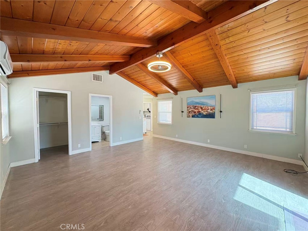 5452 Loma Ave A Property Photo 6