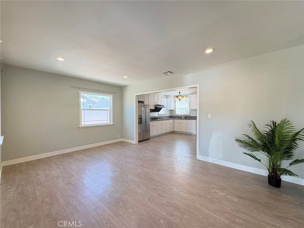 5452 Loma Ave A Property Photo 7