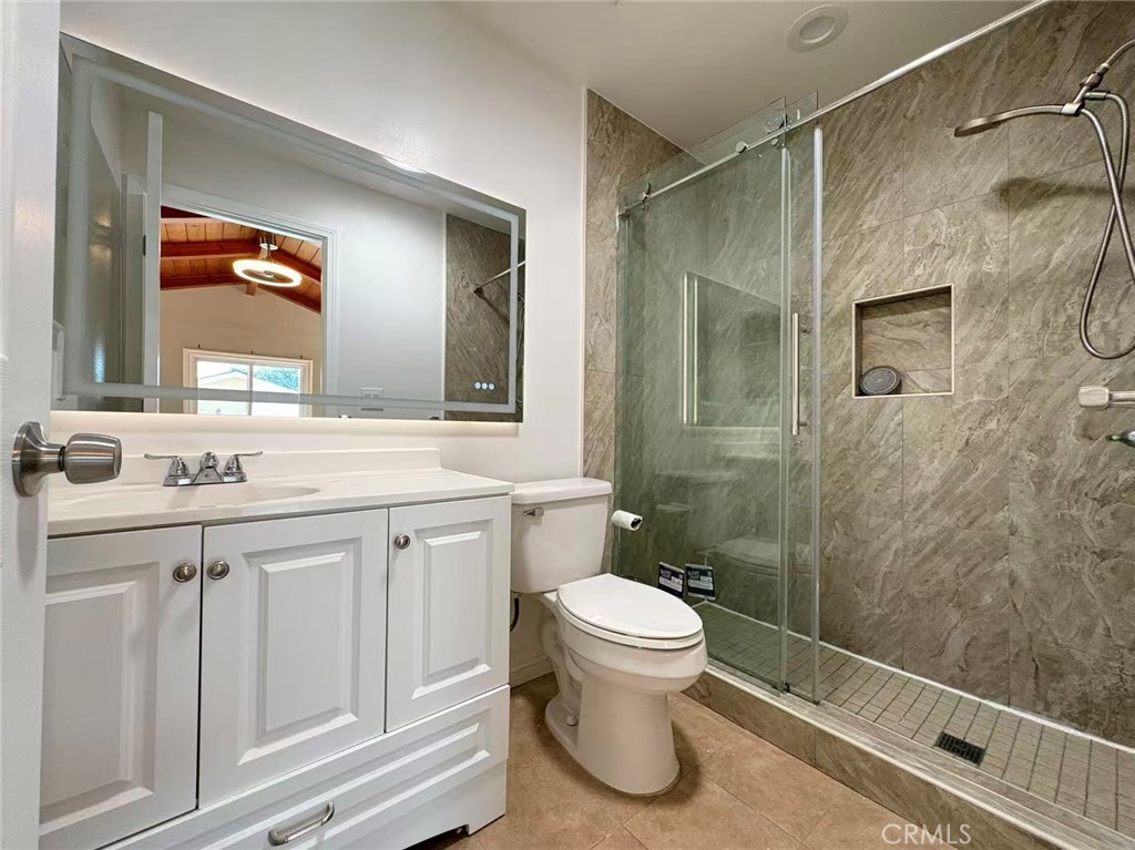 5452 Loma Ave A Property Photo 9