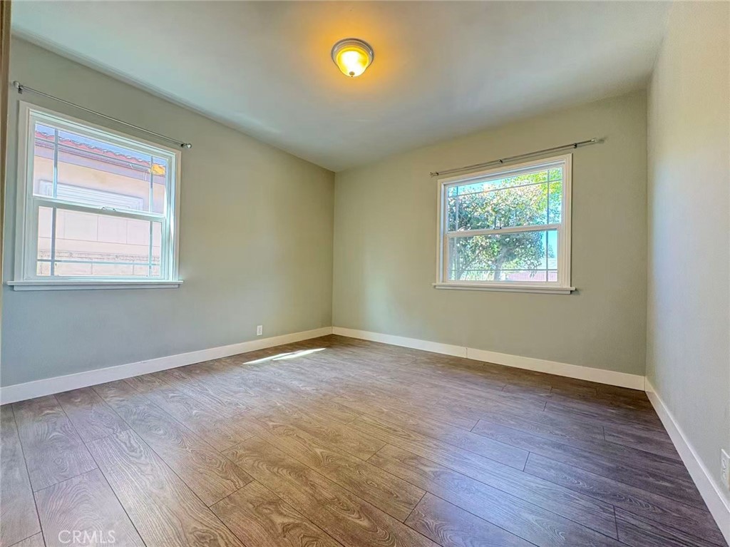 5452 Loma Ave A Property Photo 11