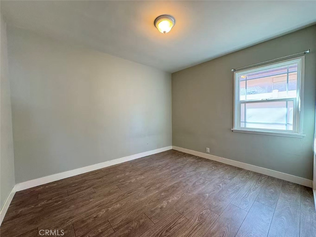 5452 Loma Ave A Property Photo 18