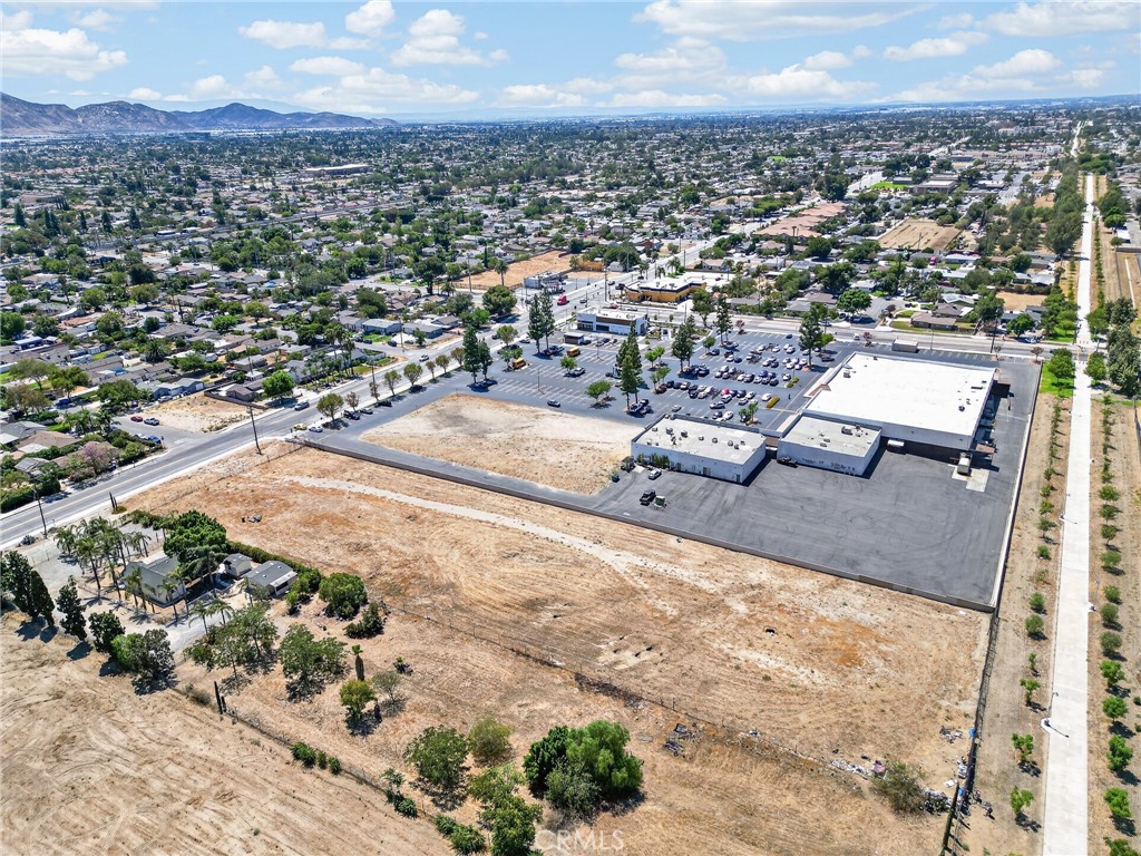 18100 Arrow Blvd Property Photo 4