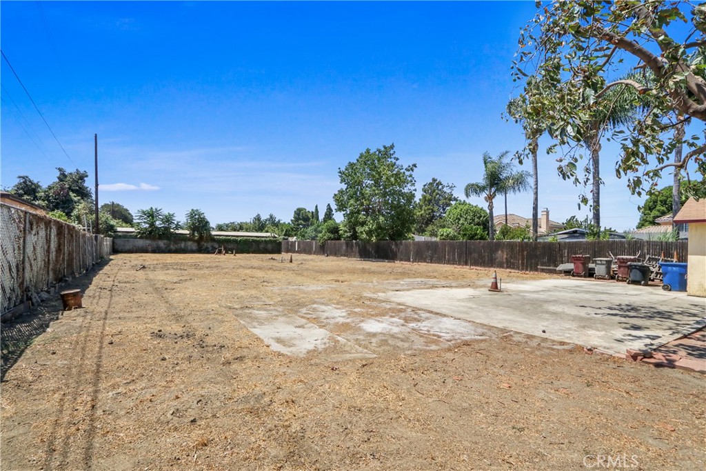 12404 Poinsettia Property Photo 2