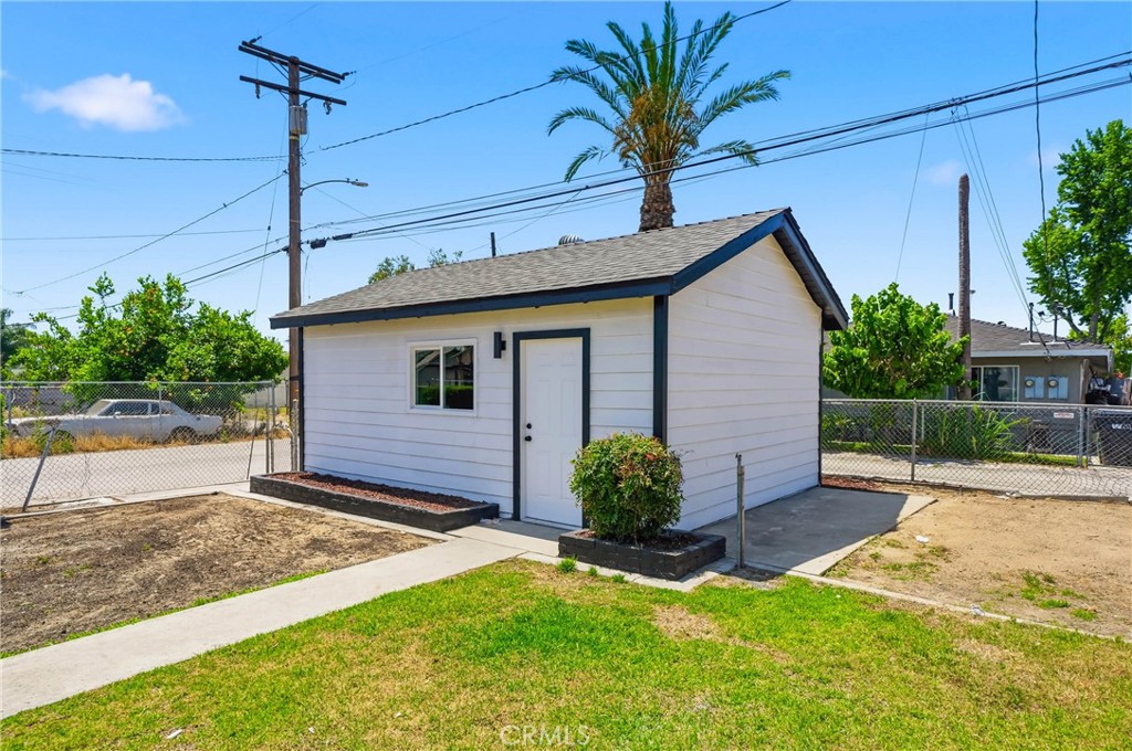 12940 4th Property Photo 8