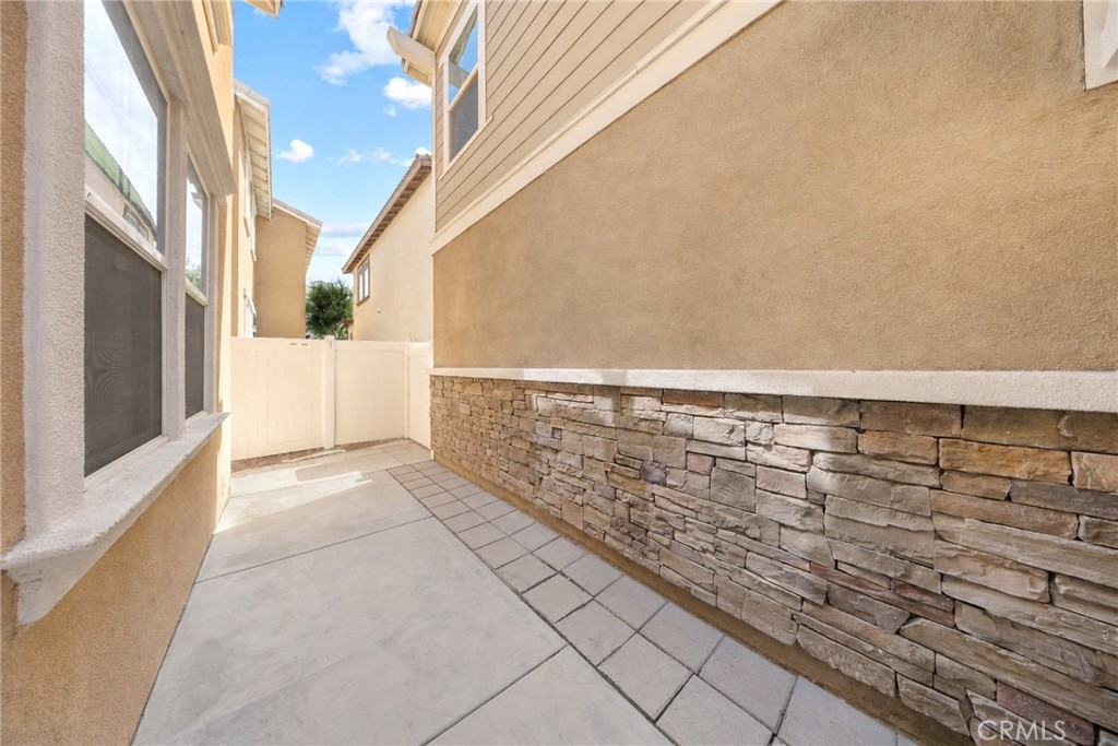13931 Blossom Way Property Photo 9