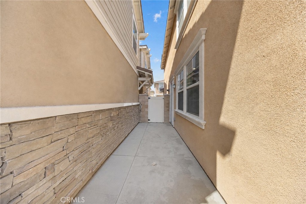 13931 Blossom Way Property Photo 10