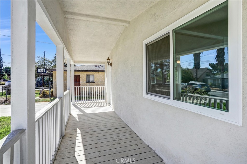 164 E Valley Street Property Photo 2