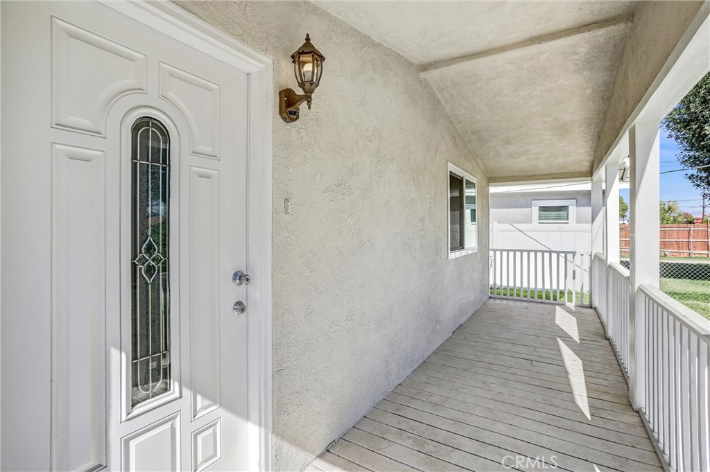 164 E Valley Street Property Photo 3